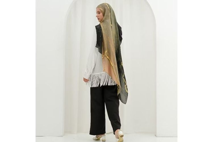 hijab, voal, viscose-rayon, silk, Ramadhan 2025, pashmina cashmere, pashmina bordir, rekomendasi pashmina kekinian, pashmina kekinian, pashmina 2025, 8 Rekomendasi Pashmina Kekinian dengan Harga di Bawah Rp 200.000, 1. Pashmina Bordir Sulam Orangeshopz, 2. Pashmina Silk Yumnakamra, 3. Pashmina Voal Arabian Hijabqa, 4. Pashmina Oval Lozy Hijab, 5. Pashmina Cashmere Kokomi, 6. Pashmina Tencel Loewes, 7. Pashmina Ceruti Motif Floral HIRA, 8. Pashmina Viscose Marble Luxor