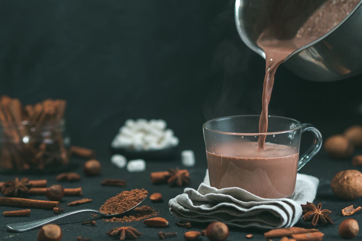 Cara membuat cokelat panas, cara membuat cokelat panas, Bagaimana cara memanaskan coklat panas, cara membuat cokelat panas ala kafe, cara membuat cokelat panas lezat ala swiss, cara buat cokelat panas, tips membuat cokelat panas, Cara Membuat Cokelat Panas yang Lezat, Simak Takarannya
