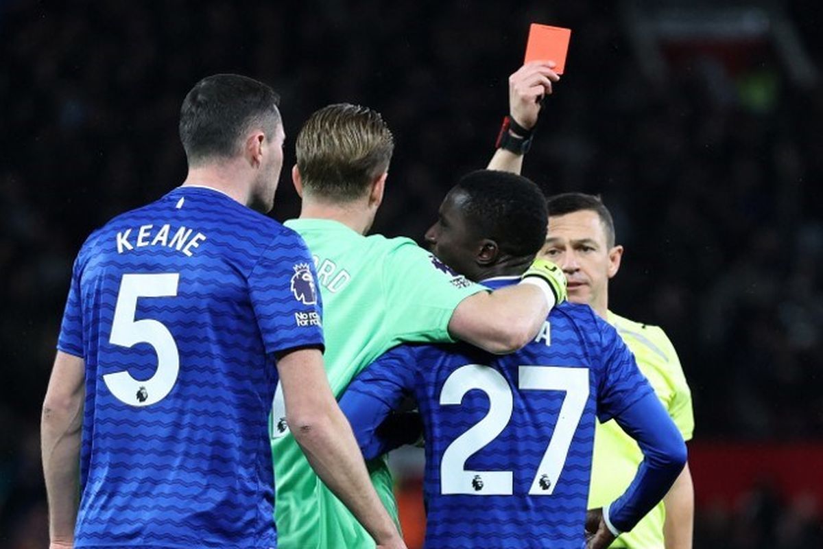 Man United, Everton, Idrissa Gueye, David Moyes, everton, Man United vs Everton, Soal Kartu Merah Gueye, David Moyes: Saya Suka Pemain Saya Berkelahi