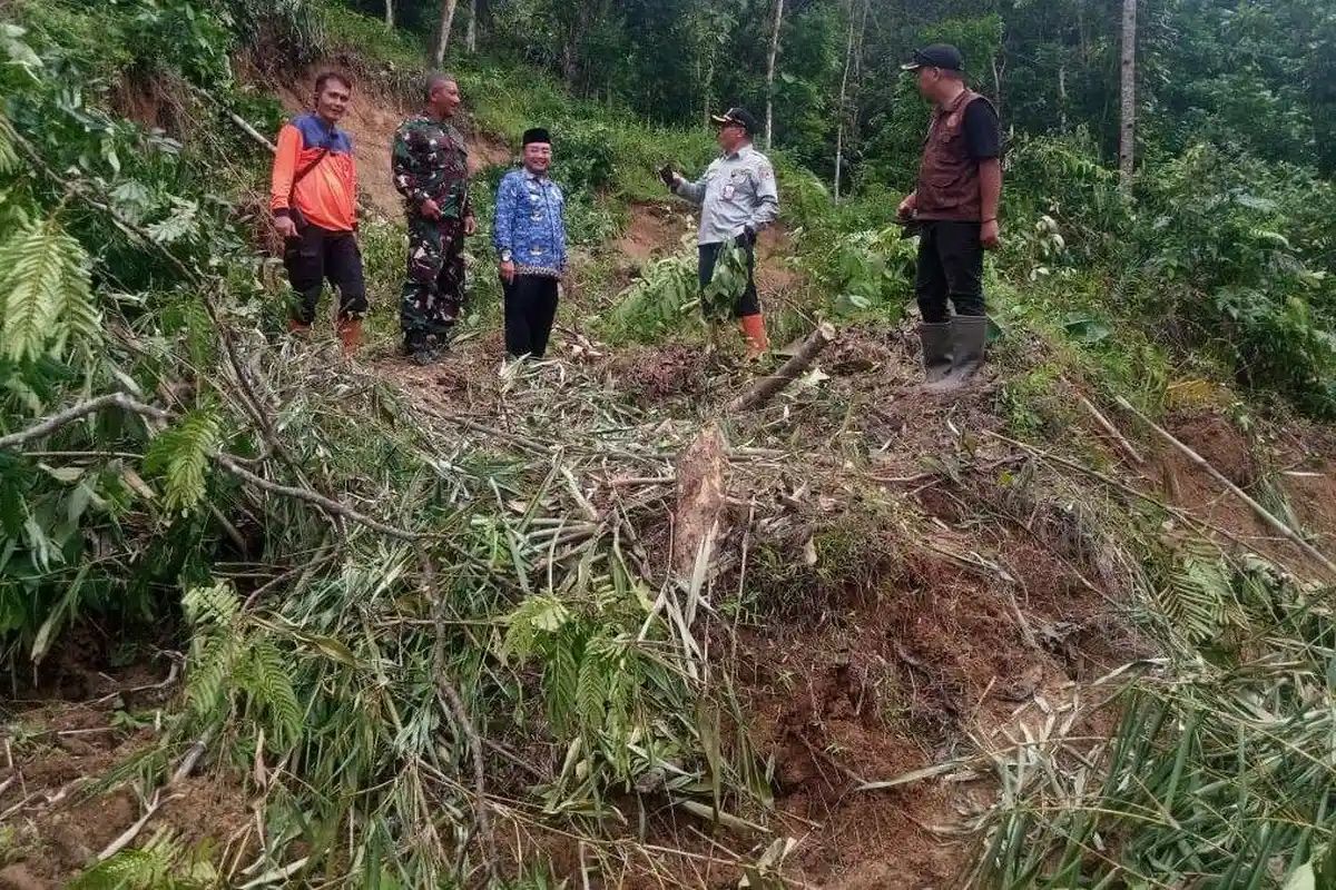banjir cilacap, longsor cilacap, BPBD Cilacap, banjir cilacap hari ini, longsor cilacap hari ini, tanah longsor cilacap, Banjir dan Longsor Terjang Sejumlah Wilayah di Cilacap, Ratusan Warga Mengungsi