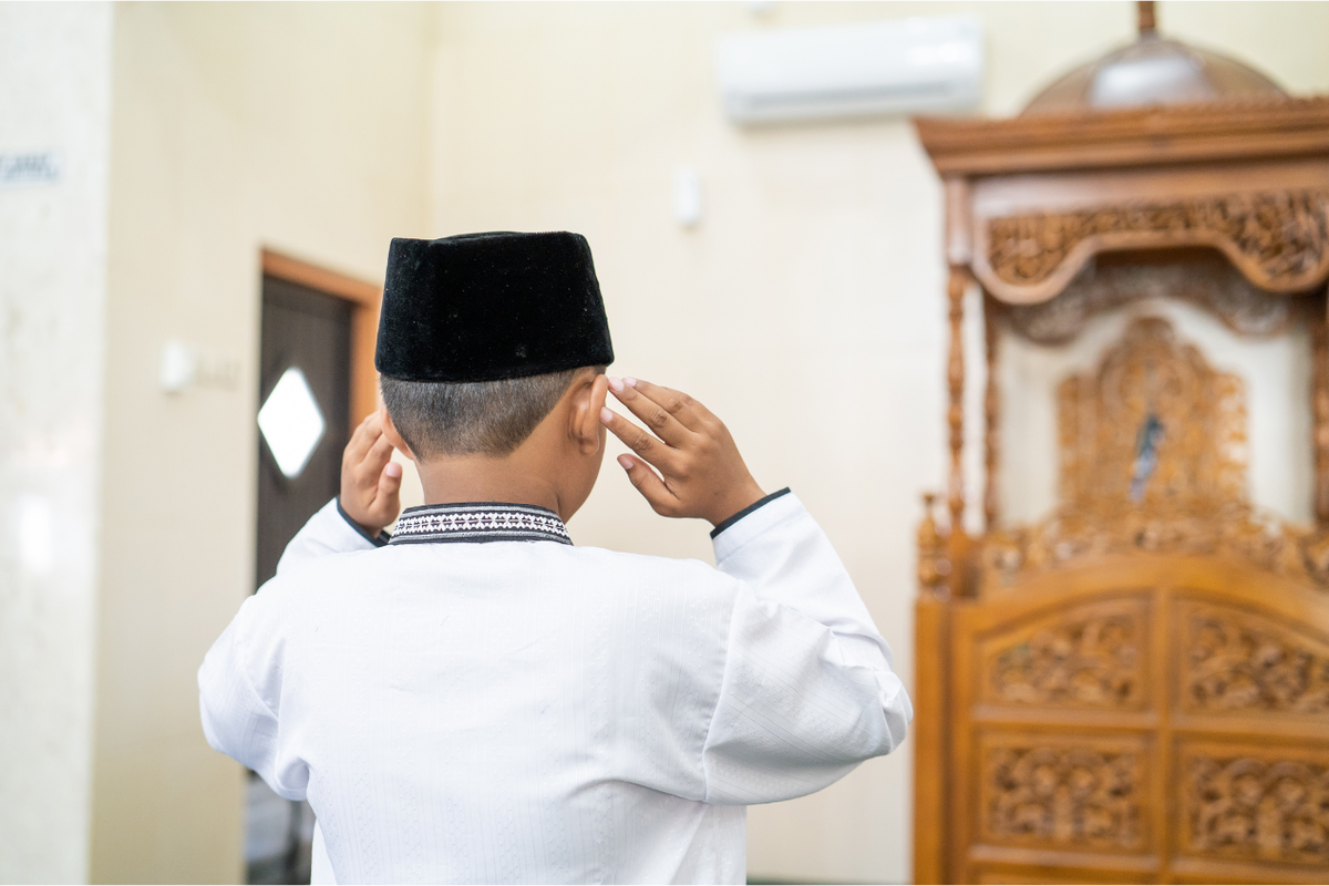 takbiran, Bacaan Takbir Idul Fitri: Teks Arab, Latin, Arti, dan Makna Mendalamnya, Makna Takbiran: Bukan Sekadar Tradisi, Penjelasan Ulama tentang Syukur dan Takbir, Sunnah Mengeraskan Suara Takbir, Bacaan Takbir Idul Fitri: Arab, Latin, dan Artinya