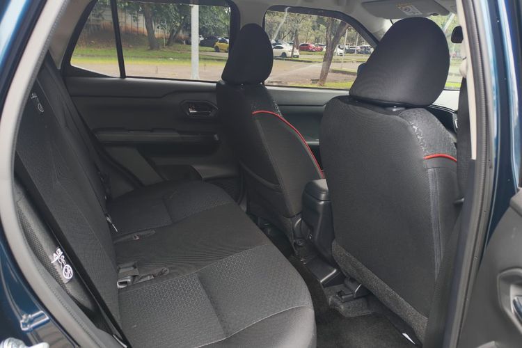 Rocky, interior, Daihatsu Rocky e-Smart Hybrid, Interior Daihatsu Rocky e-Smart Hybrid, Tetap Simpel dan Fungsional