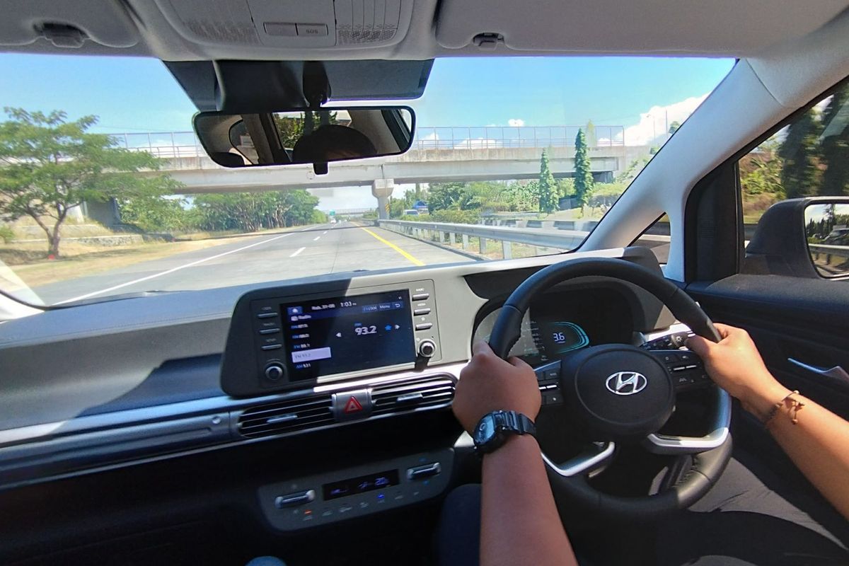 mobil matik, cara menyalip pakai mobil matik, kick down mobil matik, tips aman menyalip, teknik menyalip pakai mobil matik, Jangan Asal, Ini Cara Menyalip Pakai Mobil Matik yang Benar
