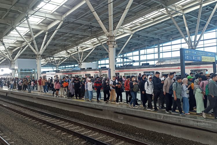 Jadwal KRL Malam Tahun Baru 2026 Diperpanjang hingga Pukul 03.00 WIB