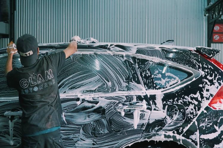perawatan mobil, cuci mobil hidrolik, Glam Autowash, Pilihan Premium Car Wash di Depok untuk Jaga Kendaraan Tetap Prima, Mudah dijangkau, Bukan sekadar semprot dan lap, Pengalaman datang ke Glam Autowash, Premium tanpa harus mahal