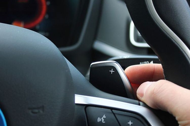 triptonic, mobil matik, mobil transmisi matik, paddle shifter, transmisi matic, Mitos atau Fakta, Sering Kickdown Bikin Transmisi Mobil Cepat Rusak?