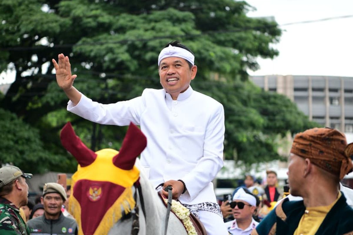 Dedi Mulyadi, Gubernur Jawa Barat, Kirab Budaya jawa Barat, kirab budaya Jabar Hudang, Setda Jabar, Kronologi Kekacauan Kirab Budaya HUT ke-80 Jabar: OPD Potong Alur, Dedi Mulyadi Kecewa Setop Acara