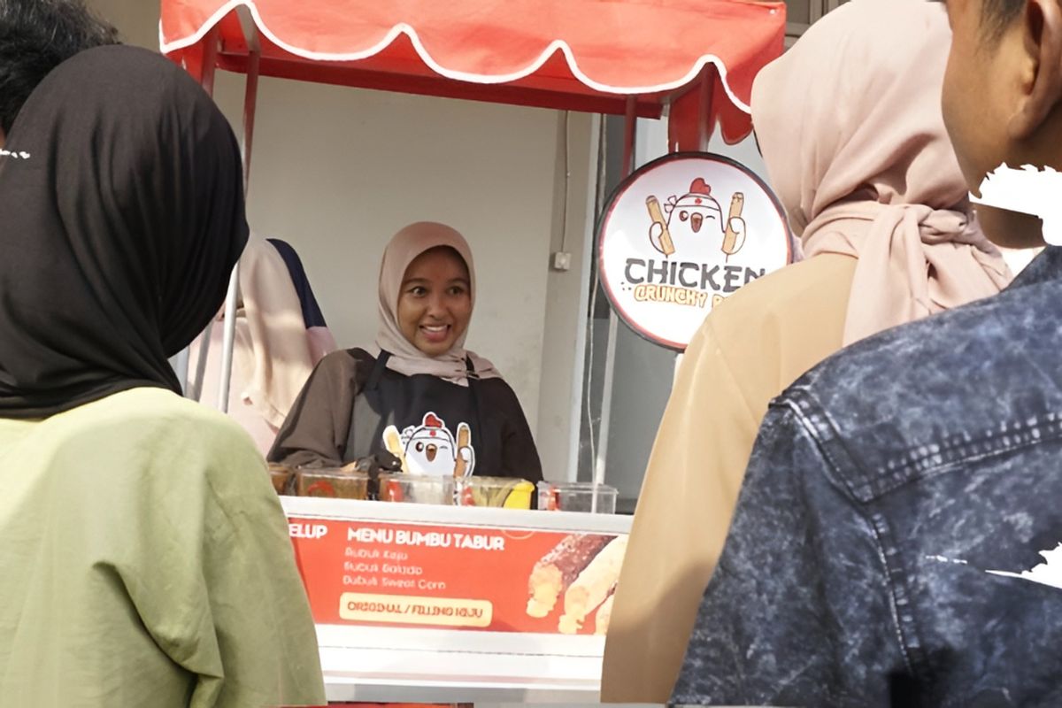 Chicken Crunchy Roll, Sawangan, Jajan Enak Cuma Rp 9.000, Chicken Crunchy Roll di Sawangan Bikin Influenser Rela Antre