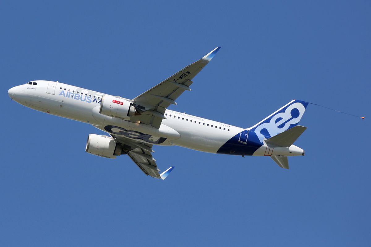 Airbus, radiasi matahari, Radiasi matahari ganggu komputer Airbus, Efek Radiasi Matahari, 6.000 Pesawat Airbus Dilarang Terbang Sementara, 6.000 pesawat A320 terdampak, separuh armada global Airbus, Gangguan berawal dari insiden penurunan ketinggian, Regulator Eropa keluarkan perintah darurat, Dampak di berbagai negara, Keselamatan tetap prioritas utama