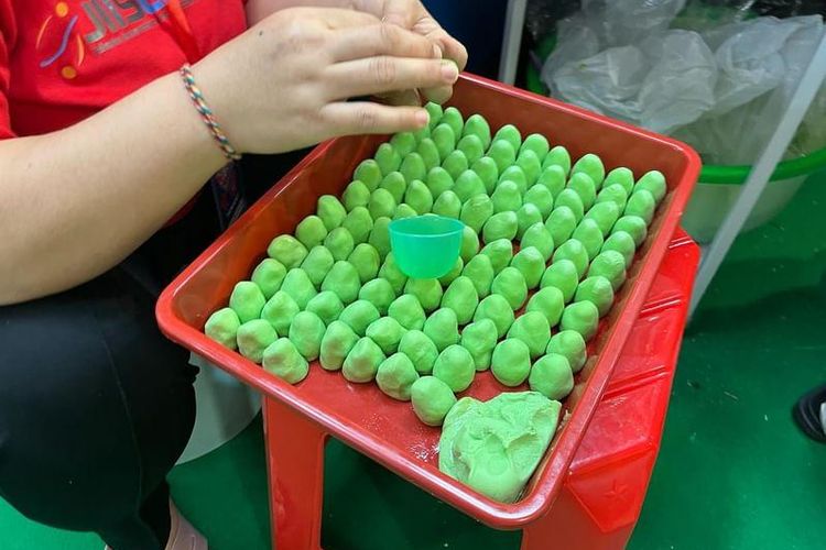 resep klepon, tepung ketan 250 gram, Cara membuat klepon, cara membuat klepon, klepon tepung ketan, klepon tidak pecah, Resep Klepon Tepung Ketan 250 Gram, Ini Tips Agar Tidak Pecah