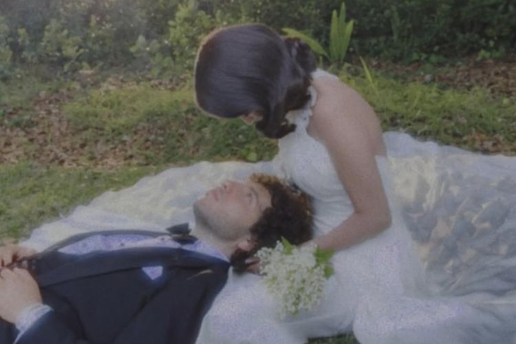 Selena Gomez, Selena Gomez menikah, Benny Blanco, Selena gomez menikah dengan benny blanco, Venue pernikahan selena gomez, selena gomez married, selena gomez umur berapa, benny blanco selena gomez, Selena Gomez Menikah dengan Benny Blanco, Intip Detail Gaun Pengantinnya