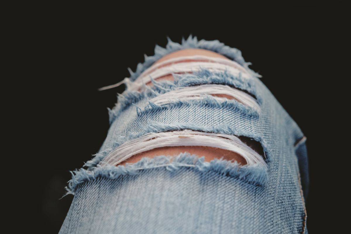 Madonna, ripped jeans, denim, double denim, Madonna Pakai Jeans Sobek Lagi, Tren Fashion Era 1980-an Disebut Kembali Bangkit