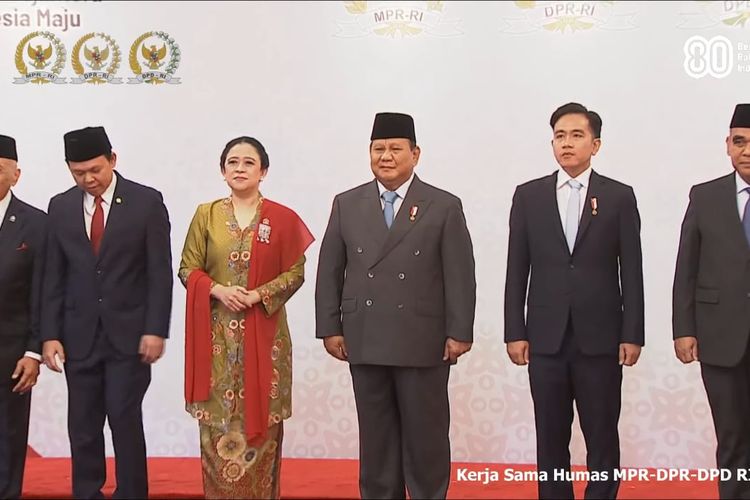 Joko Widodo, prabowo subianto, sidang tahunan MPR, baju adat, baju adat Jokowi, Presiden Prabowo, sidang tahunan mpr 2025, Tanpa Baju Adat, Prabowo Kenakan Setelan Jas Saat Sidang Tahunan MPR 2025