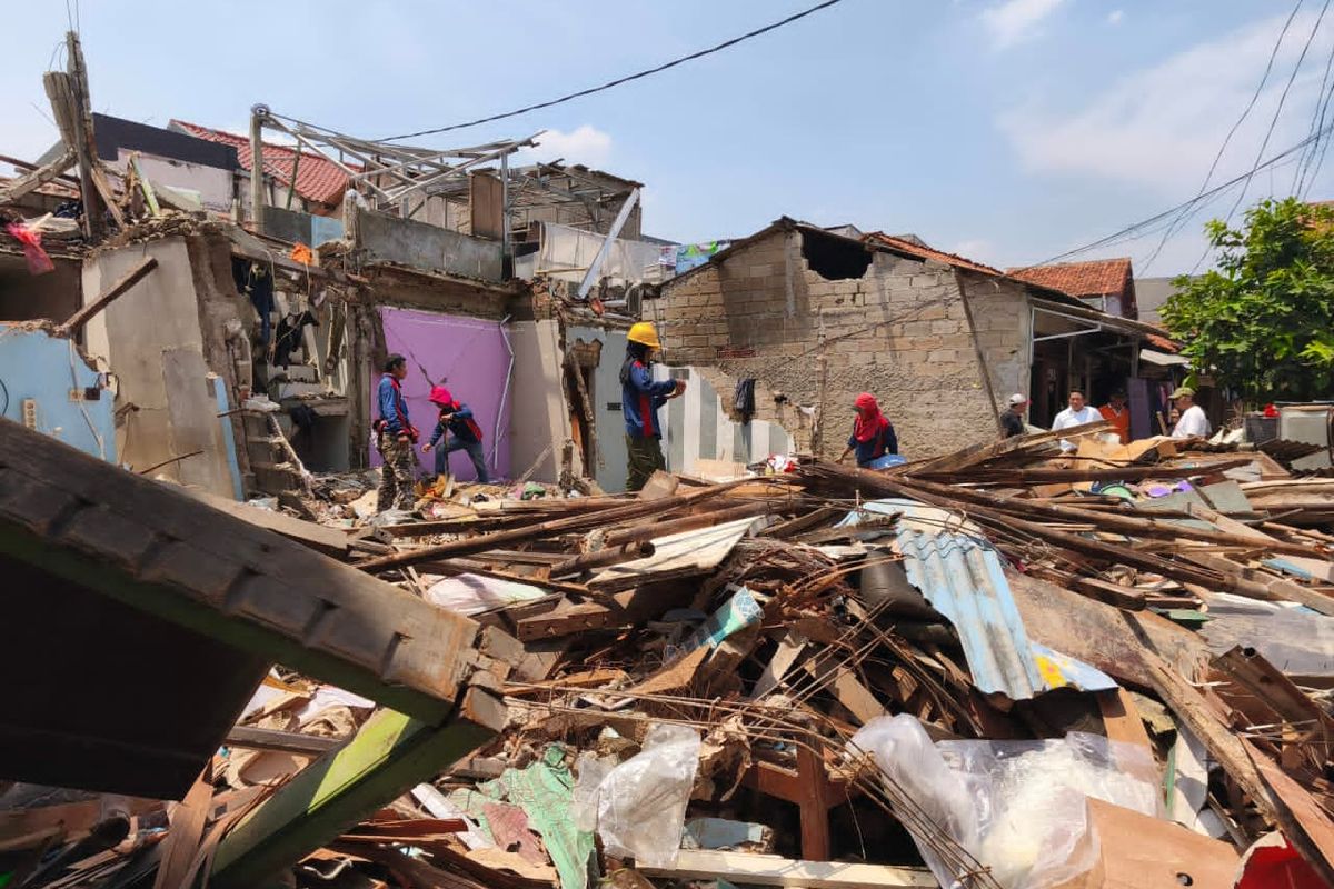 ledakan Pamulang 2025, korban ledakan Pamulang meninggal, Agus korban ledakan Pamulang, luka bakar hampir 100 persen, RS Tarakan Jakarta korban ledakan, penyebab ledakan Pamulang tabung gas, rumah rusak akibat ledakan Pamulang, berita terbaru ledakan Tangerang Selatan, Korban Ledakan Pamulang Meninggal Dunia di RS Tarakan, Luka Bakar Hampir 100 Persen, Kronologi korban meninggal, Kondisi korban sebelum meninggal, Dampak ledakan Pamulang, Sumber ledakan tabung gas