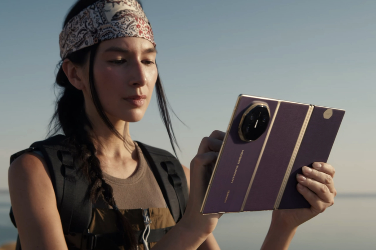 Smartphone, huawei, Huawei Mate XT Ultimate Design, hp lipat tiga, hp lipat tiga huawei, huawei mate xts, harga Huawei Mate XTs, spesifikasi Huawei Mate XTs, hp lipat tiga Huawei Mate XTs, Huawei Mate XTs Resmi, HP Lipat Tiga Generasi Kedua