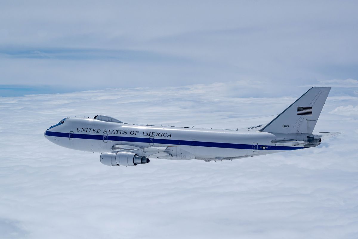 pesawat hari kiamat, Boeing E-4B Nightwatch, Iran, Trump, Pesawat hari kiamat, Spesifikasi Boeing E-4B Nightwatch, trump, pesawat hari kiamat as, boeing e-4b nightwatch, Pesawat Hari Kiamat AS Terbang Saat Trump Pertimbangkan Serang Iran, Jalur Penerbangan Tidak Biasa, Gunakan Kode ORDER01, Spesifikasi Boeing E-4B Nightwatch, Trump: Pertimbangkan Serang Iran, Tuntut Teheran Menyerah, Iran Siapkan Rudal Jika AS Terlibat