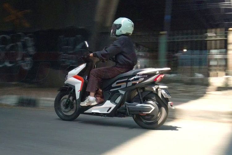 motor listrik, Sprinto, Review Lengkap Indomobil Emotor Sprinto: Desain sampai Biaya Kepemilikan, Spesifikasi Menunjang dan Fitur Interaktif, Rasa Berkendara Halus dengan Kaki-kaki Dewasa, Biaya Kepemilikan yang Ekonomis, Kesimpulan