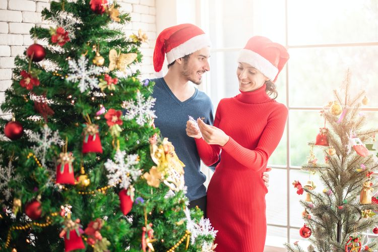Natal, ucapan Natal, 30 Ucapan Natal Bahasa Inggris dan Artinya untuk Keluarga dan Sahabat, Ucapan Natal umum dan hangat, Ucapan Natal untuk keluarga, Ucapan Natal untuk sahabat, Ucapan Natal yang bermakna dan reflektif, Ucapan Natal untuk rekan kerja dan relasi, Ucapan Natal singkat dan sederhana