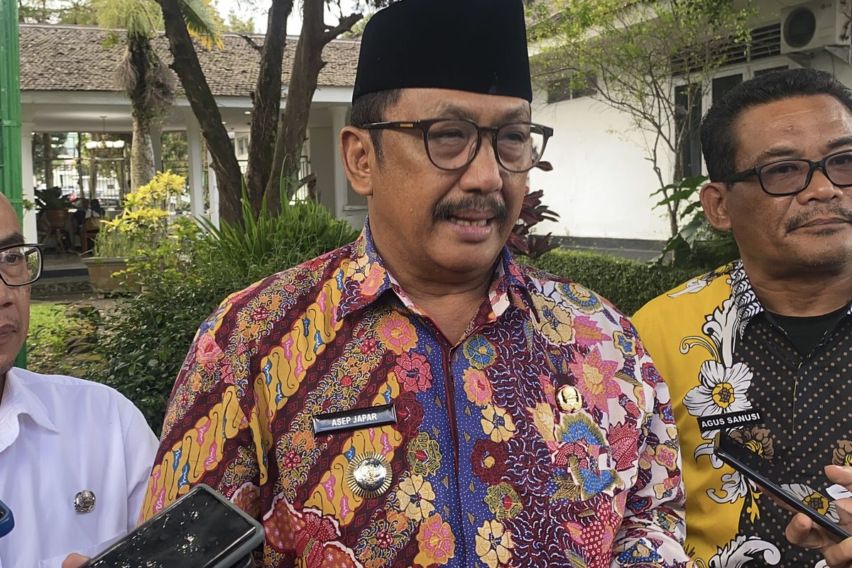 jawa barat, Dedi Mulyadi, kabupaten sukabumi, Asep Japar, bupati sukabumi, bupati sukabumi asep japar, Profil Bupati Sukabumi Asep Japar, Diritik Dedi Mulyadi karena Disebut Sulit Dihubungi, Latar Belakang dan Pendidikan, Karier Panjang di Birokrasi, Disebut Sulit Dihubungi, Kasus Kesehatan Anak di Sukabumi