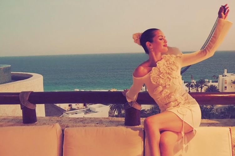 Selena Gomez, Benny Blanco, bachelorette party, selena gomez bachelorette party, dress selena gomez, busana selena gomez, outfit selena gomez, Gaya Selena Gomez di Bachelorette Party Jelang Nikah dengan Benny Blanco