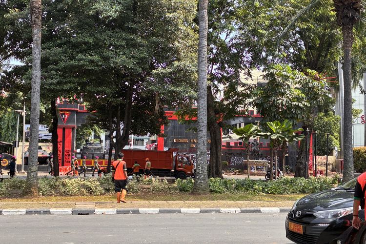 aksi massa, Plaza Atrium Senen, Pusat otomotif, atrium senen, Demo Kwitang, Imbas Aksi Massa, Pusat Otomotif Atrium Senen Tutup Sementara