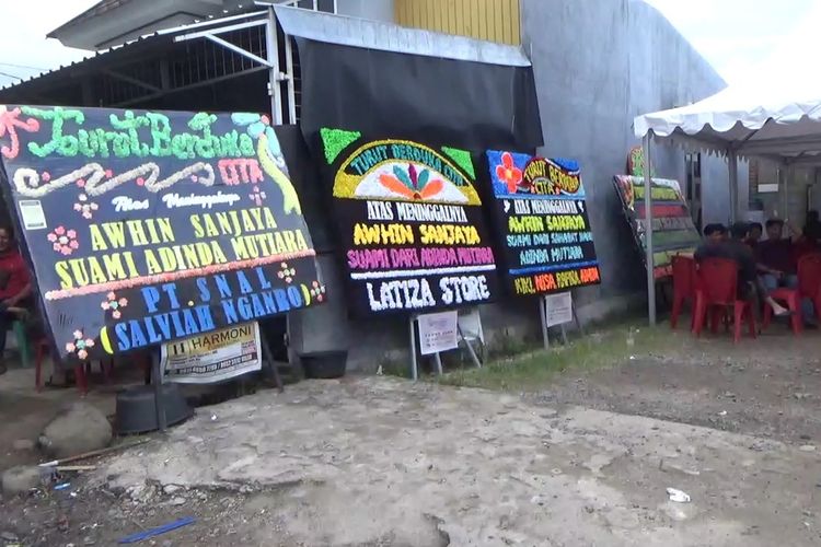 pebalap, Palopo, Sulawesi Selatan, Awhin Sanjaya, Pelepasan Terakhir Awhin Sanjaya di Palopo, Kenangan dari Pebalap yang Meninggal Tragis, Suasana Haru di Rumah Duka, Penyebab Kecelakaan Fatal Awhin Sanjaya, Pelayat Terus Berdatangan, Karangan Bunga Menghiasi Lokasi, Kenangan Sahabat Dekat Awhin Sanjaya, Jenazah Awhin Diberangkatkan ke Masamba untuk Dimakamkan, Jejak Karier Awhin Sanjaya di Dunia Balap