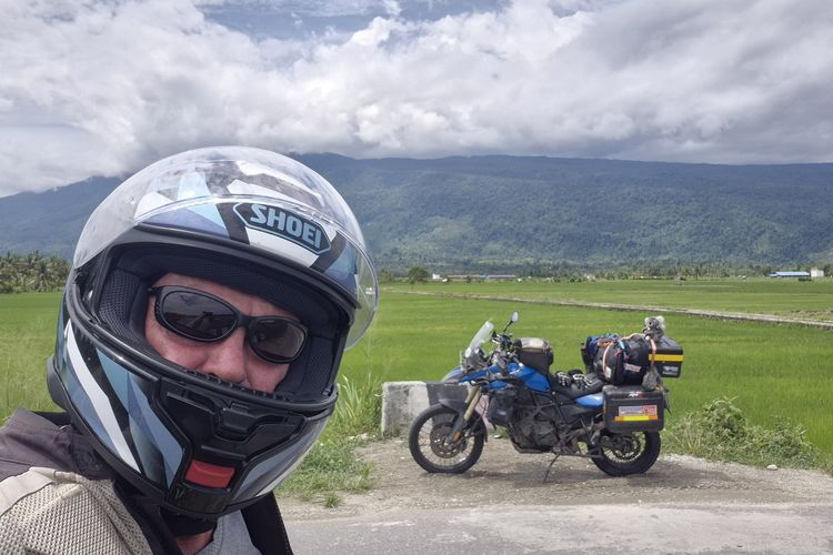 Rob Kirwan, BMW F 800 GS, Kisah Rob Kirwan: Suka Duka Solo Rider Australia Jelajah Indonesia, Keindahan Alam Menakjubkan dan Hangatnya Keramahan Lokal, "Drama" Suku Cadang Moge dan Birokrasi yang Rumit, Budaya Berkendara yang Agresif dan Ancaman Hewan Liar, Tidak Ada Penyesalan, Lanjut ke Sumatera