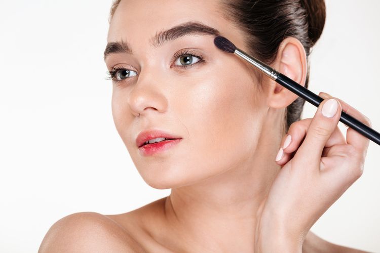 Foundation atau Concealer Dulu? Simak Urutan Makeup yang Benar