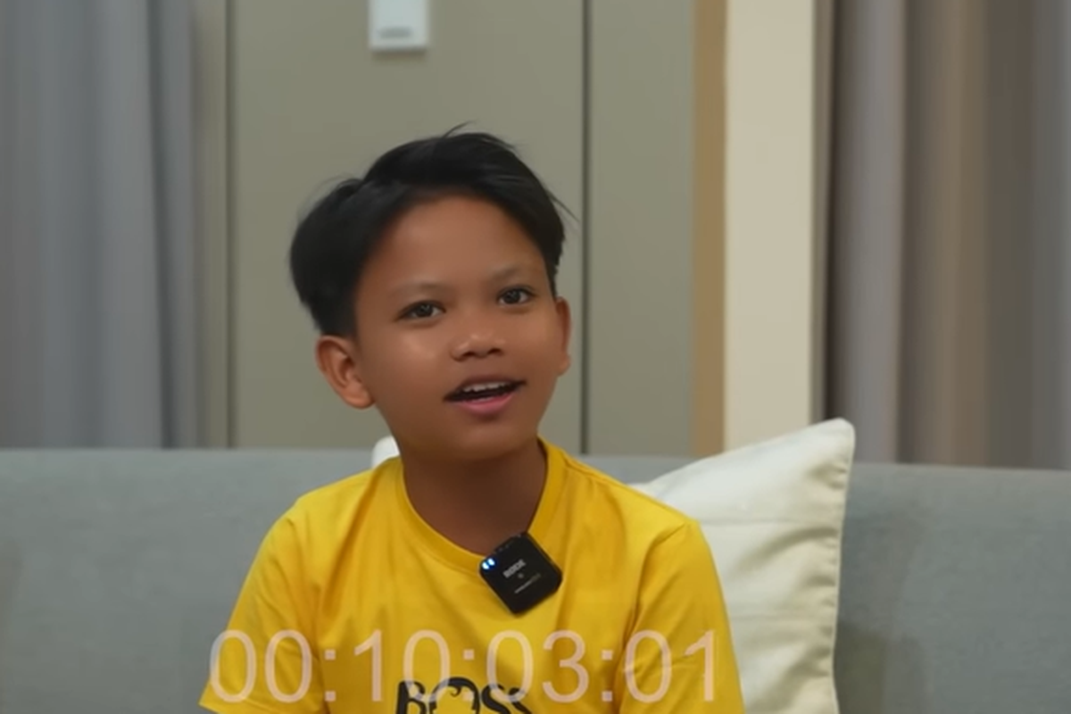 farel prayoga, cicilan Farel Prayoga, penyanyi 14 tahun, ehilangan uang miliaran, Farel Prayoga tinggal di Jakarta, farel prayoga sekolah di al azhar, karier Farel Prayoga, penyanyi asal Banyuwangi, penyanyi cilik asal banyuwangi, penyanyi cilik asal banyuwangi farel, Ditinggal Popularitas, Farel Prayoga Sempat Tanggung Cicilan hingga Rp 20 Juta Per Bulan, Pusing Cicilan hingga Ditanggung Manajer, Kehilangan Uang Miliaran, Tinggal dan Sekolah di Jakarta, Perjalanan Karier Farel Prayoga