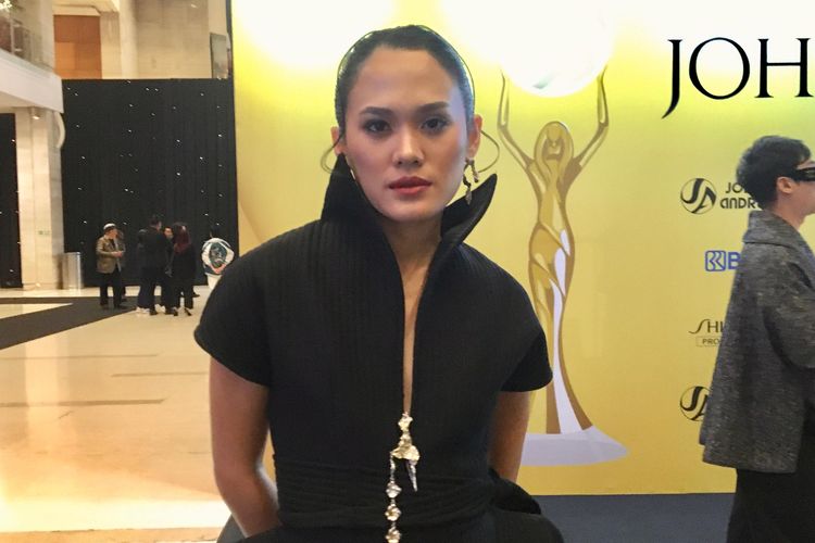 Sheryl Sheinafia, menjaga rambut sehat ala sheryl sheinafia, sheryl sheinafia lagu, johnny andrean awards, sheryl sheinafia rambut, outfit sheryl sheinafia, rambut sheryl sheinafia, Rahasia Sheryl Sheinafia Jaga Rambut Sehat, Keramas Setiap Hari hingga Hair Oil