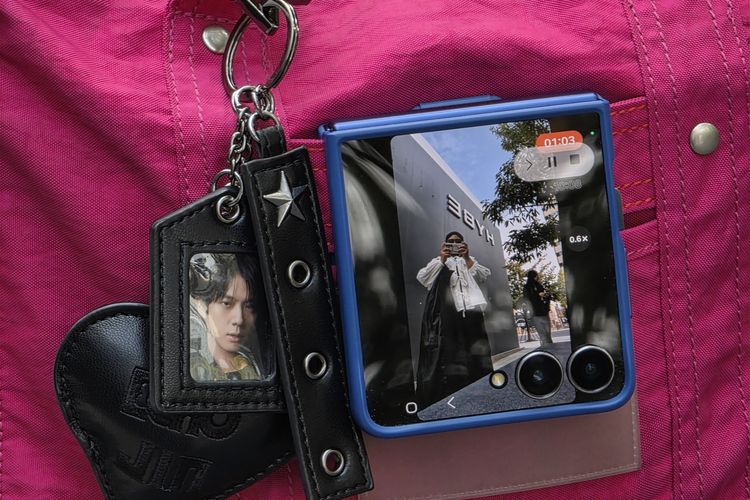 ARMY, Gemini, fangirling, Seoul, Korea Selatan, gemini, seoul, Army, HYBE, FlexCam, Galaxy Z Flip 7, samsung galaxy z flip 7, fangirl, bts21, ARMY BTS Wajib Coba! Fangirling Maksimal di Seoul Bareng Gemini di Samsung Z Flip 7