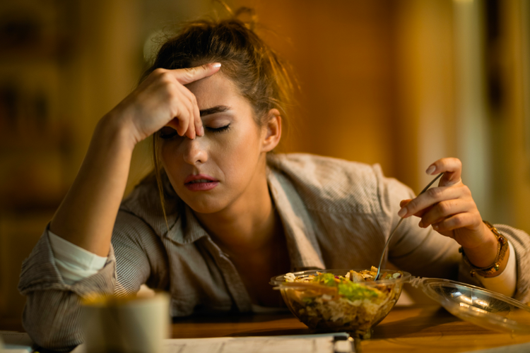 kesehatan mental, stres, kebiasaan sehari hari, kebiasaan yang menguras energi, kebiasaan memicu stres, cara mengurangi stress, multitasking berlebihan, kebiasaan yang bikin stres, 6 Kebiasaan Sehari-hari yang Bikin Stres dan Lelah Mental, 1. Multitasking yang berlebihan, 2. Menunda pekerjaan, 3. Selalu ingin menyenangkan orang lain (people pleasing), 4. Lingkungan yang berantakan, 5. Terjebak dalam pikiran berulang , 6. Terlalu banyak mengambil keputusan sepele