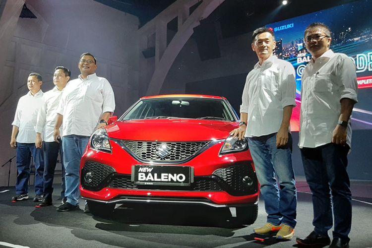 sedan, hatchback, mesin, Perjalanan, Suzuki Indomobil Sales, Suzuki Baleno, Fronx, Dari Sedan ke Hatchback, Jejak Perjalanan Suzuki Baleno di Indonesia, 3 Dekade Suzuki Baleno di Indonesia, Generasi I, Generasi II: Baleno Next-G (2003-2007), Generasi III, Generasi Hatchback, Facelift (2019)