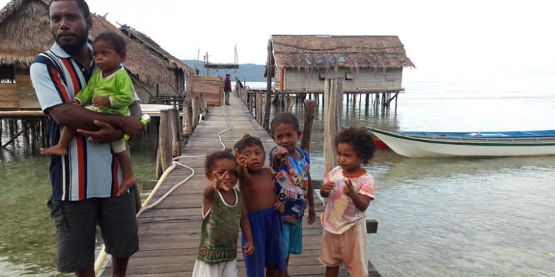 Raja Ampat, Nikel, pulau kecil, nikel, raja ampat, pulau-pulau kecil di Indonesia, Tambang Nikel, Tambang Nikel Ancam Raja Ampat, tambang nikel di kawasan konservasi Raja Ampat, Soal Tambang Nikel di Raja Ampat, Apa Untung Rugi Menambang di Pulau-pulau Kecil?, Bagaimana perkembangan terbaru terkait kontroversi pertambangan nikel di Raja Ampat?, Apakah empat perusahaan di Raja Ampat picu kerusakan?, Ada berapa jumlah pulau kecil di Indonesia yang terancam pertambangan?, Menambang di pulau kecil, apa untung-ruginya?, Bagaimana menghitung kerugian akibat kerusakan ekosistem?, Pulau kecil sebagai pusat keanekaragaman hayati, Berapa pendapatan negara dari pertambangan?, Dampak ekonomi - 'Terus menurun dan tidak sebanding'