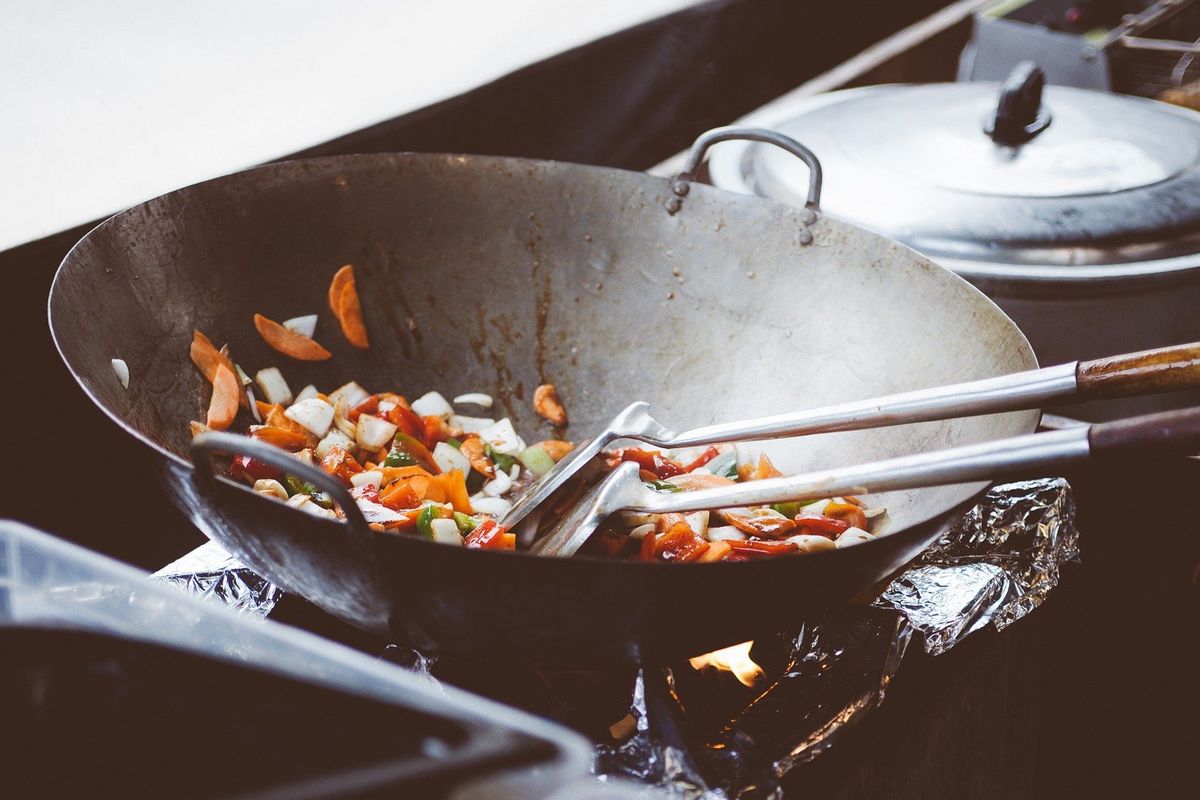 TasteAtlas, tumisan terenak dunia, tasteatlas, makanan indonesia mendunia, sambal goreng terenak, 7 Tumisan Terenak di Dunia, Menu Indonesia ini Juara 1, 1. Sambal Goreng – Indonesia (Rating 4.6), 2. Stir-Fry Shrimps (You Bao Xia) – China (Rating 4.5), 3. Nasi Goreng Ayam – Indonesia (Rating 4.5), 4. Tibs – Ethiopia (Rating 4.5), 5. Pad Thai – Thailand (Rating 4.4), 6. Twice-Cooked Pork (Hui Guo Rou) – China (Rating 4.4), 7. Lomo Saltado – Peru (Rating 4.4)