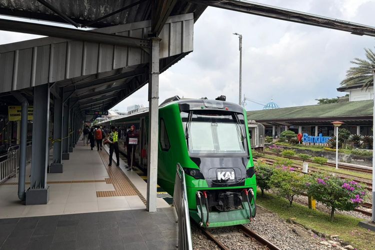 Kereta Cepat, Stasiun Halim, jadwal Whoosh, Kereta Cepat Whoosh Tersedia sampai Malam, Terakhir Jam 22.25 WIB
