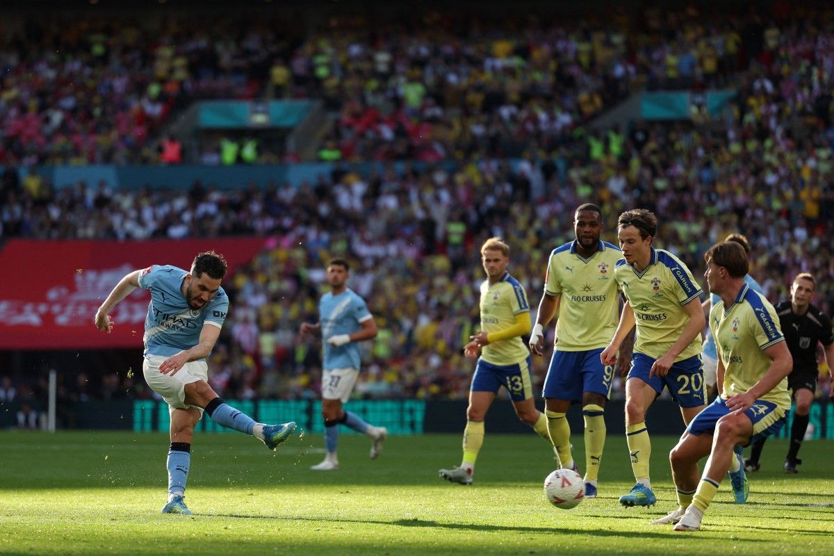 Manchester City, Pep Guardiola, Pep Guardiola Soal Peluang Man City Raih Treble Domestik: Masih Jauh!