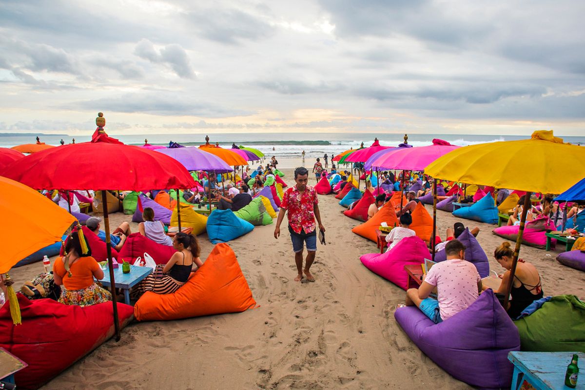 Liburan 2 Hari 1 Malam di Bali, Contek Rekomendasi Itinerary Ini, Hari Pertama: Alam dan Budaya Bali,  Salah satu atraksi di Bali Bird Park, Hari Kedua: Wisata Keluarga dan Edukasi, Alternatif Transportasi: Sewa Kendaraan, Estimasi Biaya Liburan 2 Hari 1 Malam di Bali