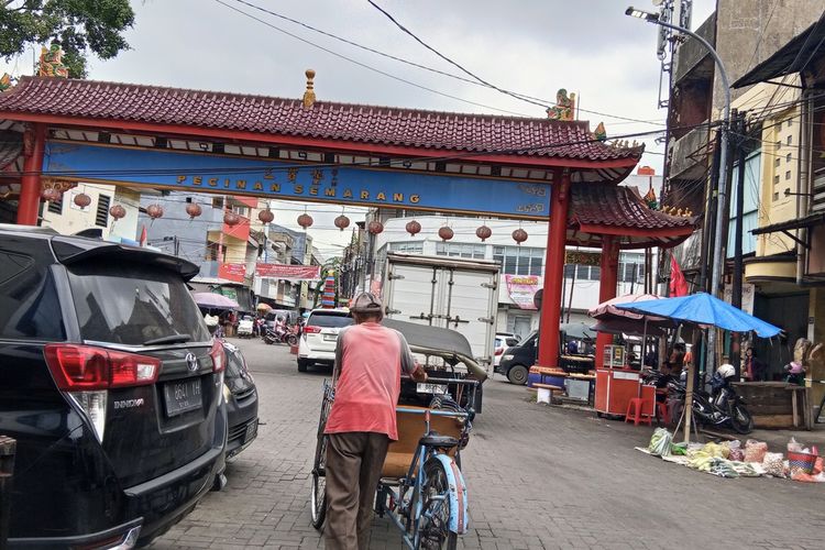 Stasiun Semarang Tawang, Stasiun Semarang Poncol, stasiun semarang tawang, stasiun semarang poncol, wisata murah semarang, wisata dekat stasiun semarang, tempat wisata gratis Semarang, wisata gratis dekat Stasiun Semarang, 11 Tempat Wisata Gratis Dekat Stasiun Semarang, Liburan Hemat untuk Wisatawan, 1. Polder Tawang Semarang, 2. Taman Pandanaran Semarang, 3. Kota Lama Semarang, 4. Gereja Blenduk, 5. Tugu Muda, 6. Simpang Lima Semarang, 7. Masjid Agung Semarang, 8. Kampung Pelangi Semarang, 9. Taman Srigunting, 10. Pecinan Semarang, 11. Kampung Batik Gedong