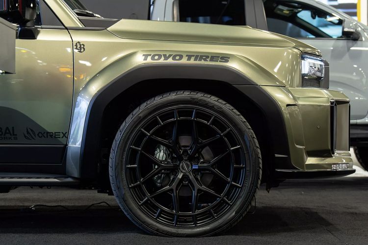 modifikasi, Liberty Walk, Land Cruiser, bodykit, Modifikasi mobil, Modifikasi Land Cruiser Jadi Lebih Agresif: Pakai Bodykit Liberty Walk