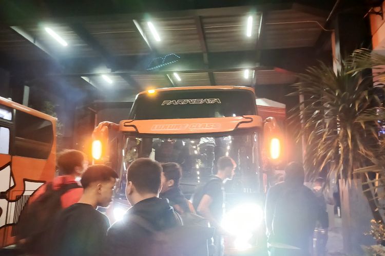 Persik Kediri, Arema FC, Persik, Hasil Liga 1, arema fc vs persik kediri, Liga 1 2024-2025, Persik Pulang dengan Pengawalan Ketat Usai Insiden Kaca Bus Pecah