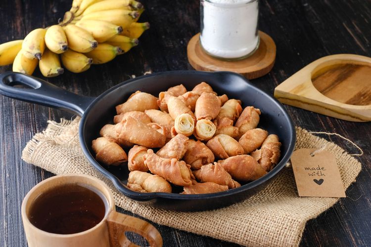 resep pisang molen mini, resep pisang molen mini untuk jualan, resep pisang molen mini renyah dan empuk, resep adonan pisang molen mini, Cara Bikin Kulit Pisang Molen Tetap Renyah Walau Tak Lagi Hangat, Pakai Takaran Sendok
