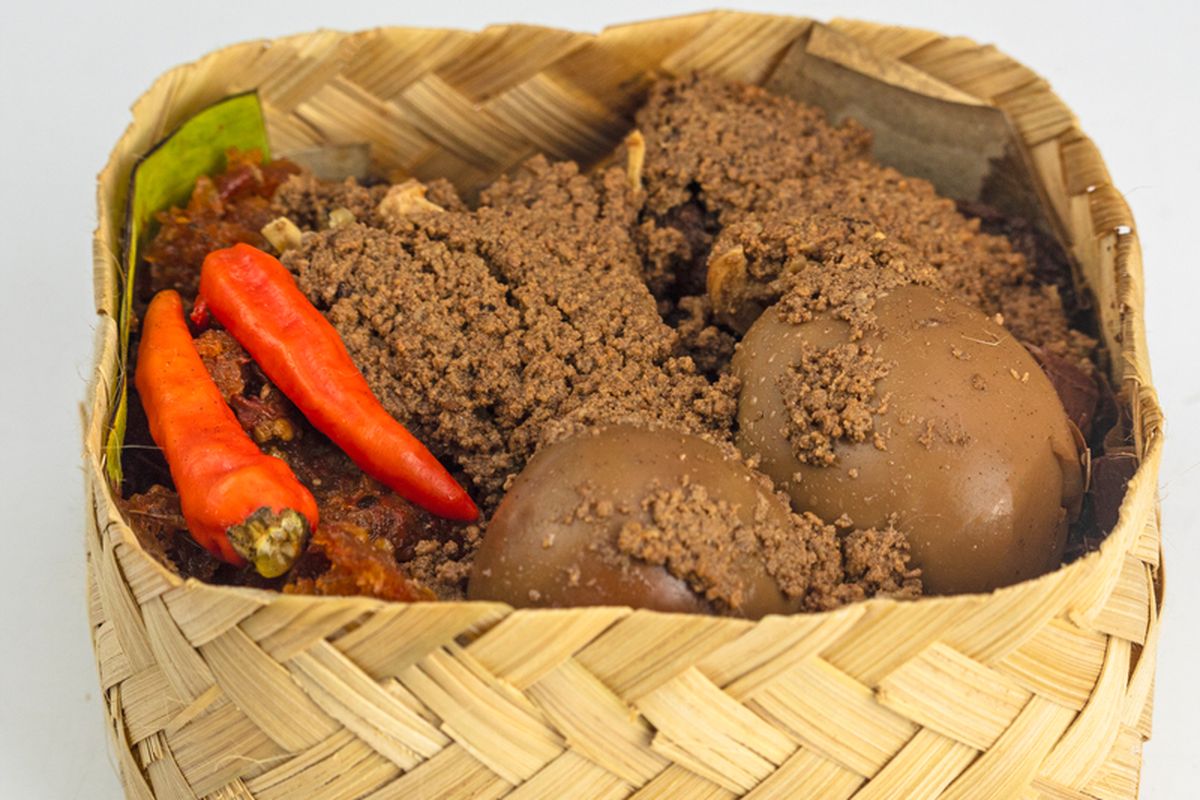 11 Oleh-oleh Khas Jogja Selain Bakpia, Tradisional hingga Kekinian, 1. Mochi Sakura, 2. Gudeg, 3. Wedang Uwuh, 4. Yangko, 5. Tiwul, 6. Cokelat Monggo, 7. Roti Sisir, 8. Abon Gulung, 9. Jadah Tempe, 10. Yogja Banana Sayajo, 11. Lemper Bu Sri