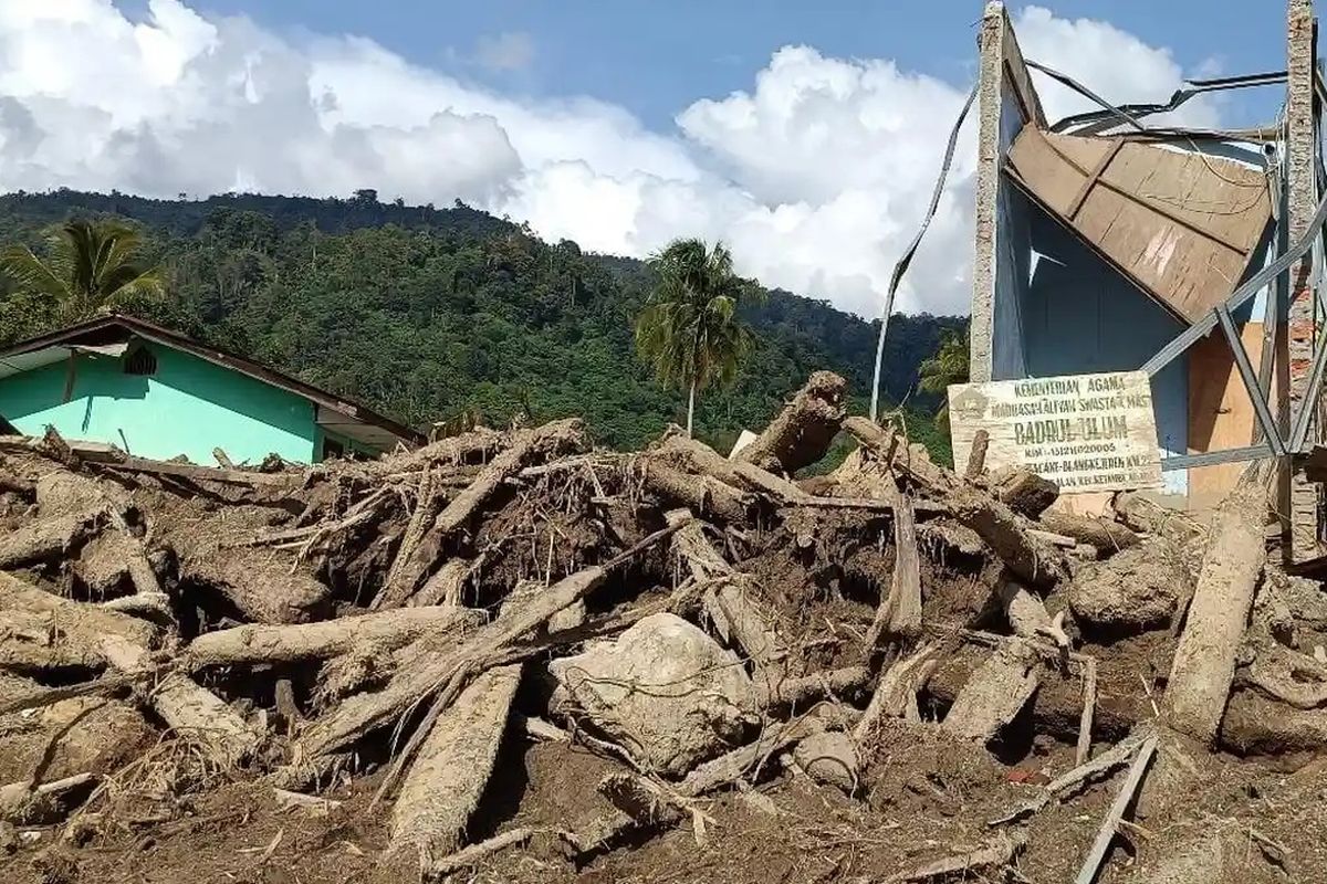 banjir Sumatera, BNPB, Update BNPB: 21 Jasad Ditemukan, Korban Tewas Banjir Sumatera Jadi 990 Jiwa