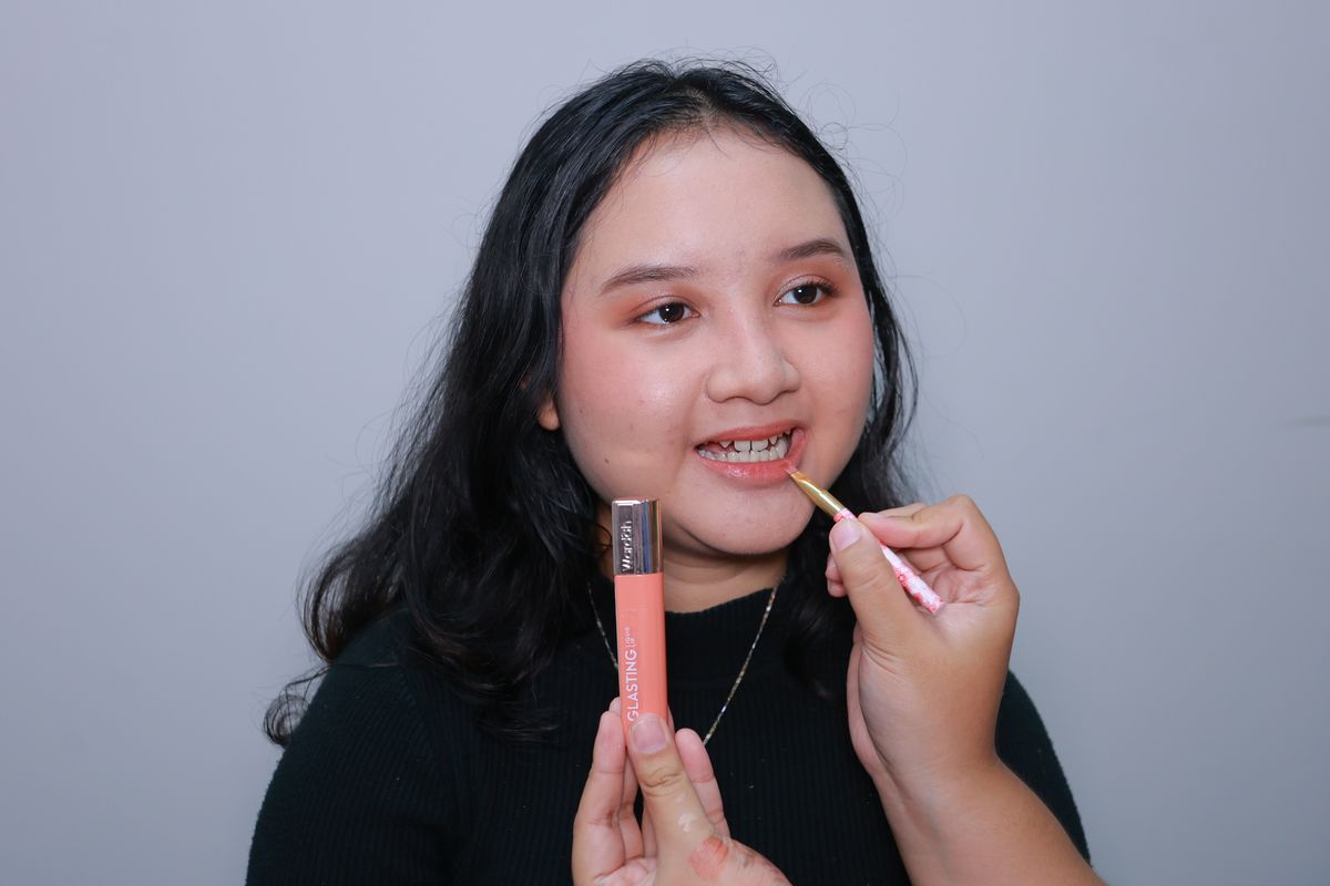 kulit berminyak, Produk Makeup Lokal, Kulit Berminyak, makeup untuk kulit berminyak, makeup kulit berminyak, makeup untuk kulit berminyak agar tahan lama, produk makeup lokal, rekomendasi produk makeup untuk kulit berminyak, makeup anti luntur, 10 Rekomendasi Produk Makeup Lokal untuk Kulit Berminyak, Anti Luntur, 1. Primer, 2. Color Corrector, 3. Foundation Matte, 4. Blush On dan Contour Cream, 5. Setting Spray, 6. Setting Powder, 7. Compact Powder , 8. Blush On Powder, 9. Riasan Mata, 10. Bibir
