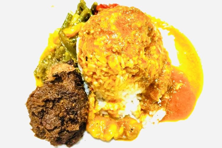 7 Menu Lebaran Ala Rumahan yang Mudah dan Praktis Dibuat di Rumah, 1. Opor ayam, 2. Gulai, 3. Rendang, 4. Dendeng batokok, 5. Semur, 6. Sambal goreng krecek, 7. Sup iga