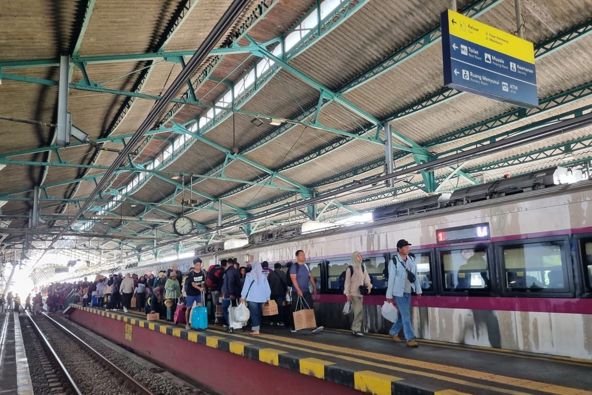 Stasiun Tugu, stasiun yogyakarta, stasiun lempuyangan, kereta api Jogja Jakarta, kereta api jogja jakarta berapa jam, kereta api lempuyangan jakarta, Jadwal Kereta Api Jogja-Jakarta dari Stasiun Tugu dan Lempuyangan