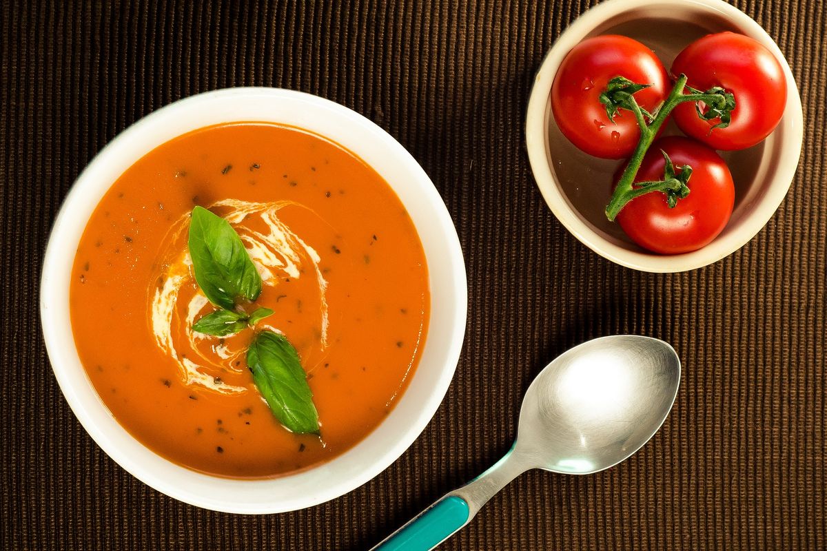 Tomat, olahan tomat, resep tomat, makanan dari tomat, masakan tomat murah, menu tomat rumahan, ide masakan tomat, ide masakan dengan tomat, Harga Tomat Murah, Yuk Coba 7 Resep Masakan Tomat yang Lezat dan Sehat untuk Anak, 1. Sop Bola Tomat dan Bola Udang, 2. Sup Tomat Tofu, 3. Sup Tomat Lidah Asap Kacang Polong, 4. Frittata Tomat, 5. Schotel Kentang Tomat, 6. Spageti Saus Tomat Daging, 7. Nasi Goreng Tomat