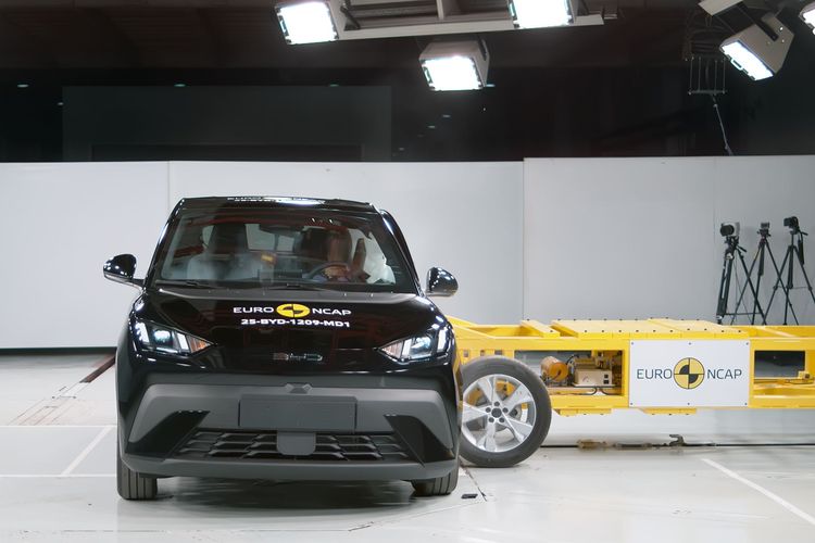 Keselamatan penumpang, mobil listrik, BYD Dolphin Surf, Uji Tabrak Euro NCAP, BYD Atto 1: Mobil Listrik dengan Lima Bintang Euro NCAP