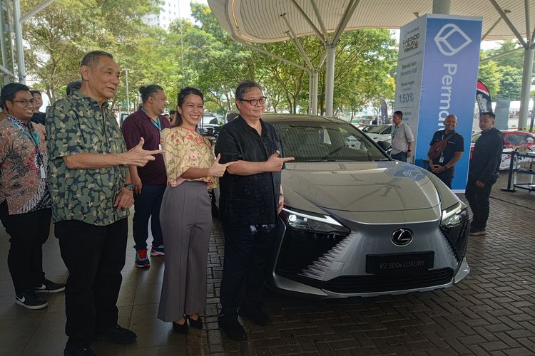 mobil hybrid, Lexus Indonesia, Ima Nurbani Rahmah, Pasar otomotif, Mobil Hybrid, Lexus Optimistis Hadapi Persaingan Mobil Hybrid di Indonesia